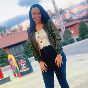 Meet your Posher, Desiree